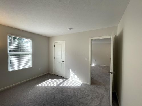 1881 Erika Dr, Springfield OH  45503-5883 exterior