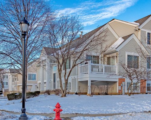 1057 Savoy Ct, Elk Grove Vlg, IL 60007-3481
