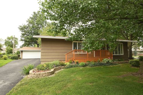 67 Arrowhead Dr, Thornton, IL 60476-1143