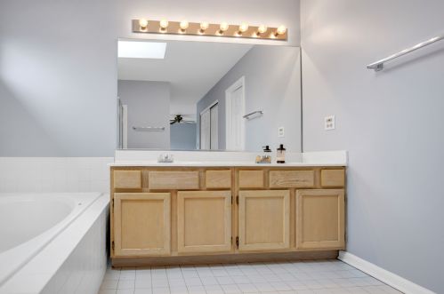 841 Tamarac Dr, Carol Stream IL  60188-4427 exterior