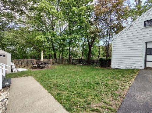 34 Jane St, Huntington CT  06484-6016 exterior