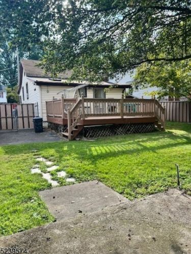 22 Lawrence Rd, Parsippany, NJ 07054-3254