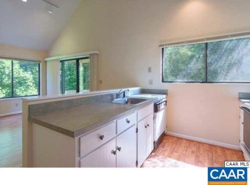 1230 Chatham Rdg, Charlottesville, VA 22901-3184
