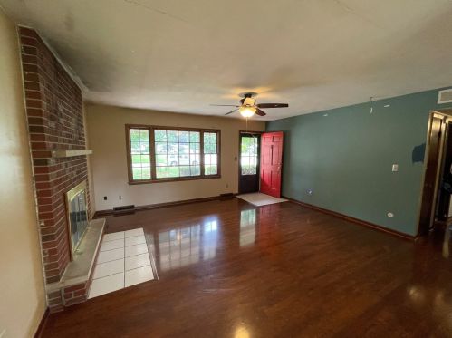 209 April Ln, North Aurora, IL 60542-1205