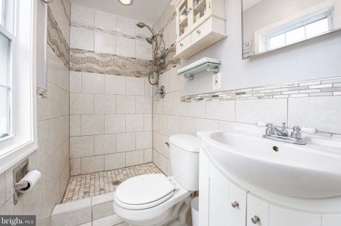 9408 Colesville Rd, Silver Spring MD 20901-4820 exterior