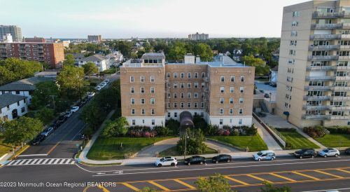 500 Deal Lake Dr, Tinton Falls NJ  07712-5175 exterior