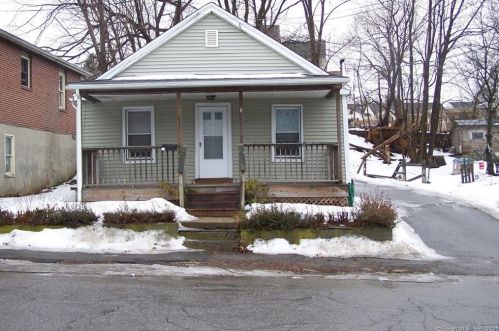 88 Oak Ave, Torrington, CT 06790-6539
