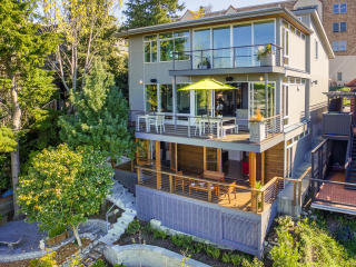 1121 9th Ave, Seattle WA  98119-3416 exterior
