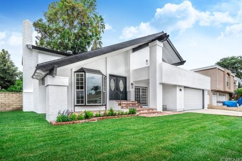 2353 Burnside St, Simi Valley, CA 93065-2518