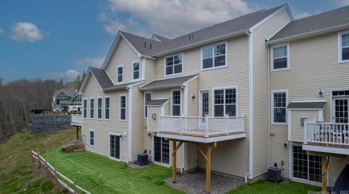 186 Ridgewood Dr, Waterbury, CT 06762