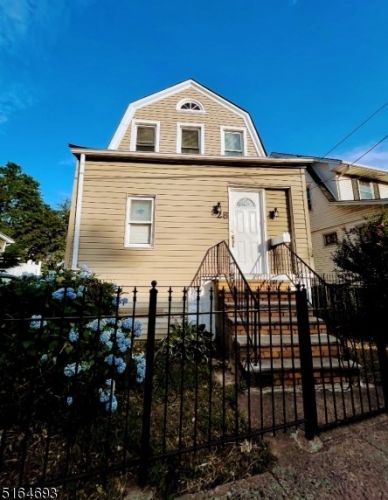 28 Wilson Pl, Irvington, NJ 07111-1851