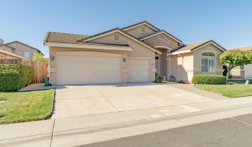 9574 Moon River Way, Elk Grove, CA 95624-4080