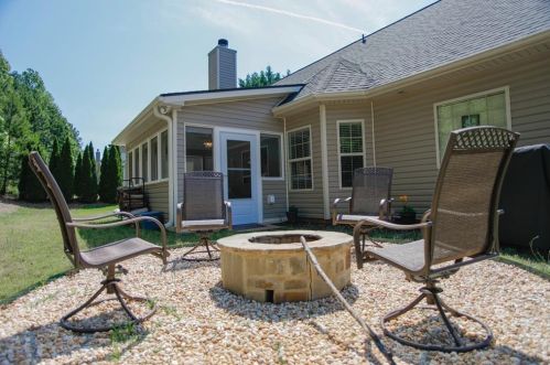 122 Laurel Oaks Ln, Jefferson GA  30549-5554 exterior