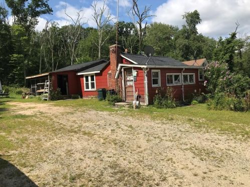 4 Sylvan Rd, Glocester, RI 02814-1905