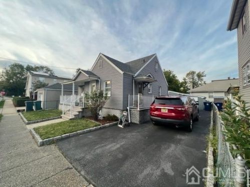 646 Kosciusko St, Perth Amboy, NJ 08861-2358