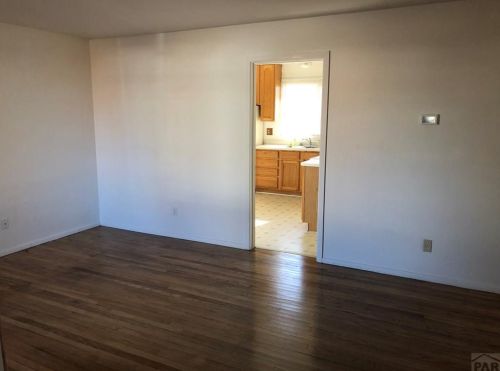 1804 Lark Bunting Ln, Pueblo, CO 81001-1613