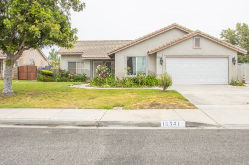 10541 Dream St, Bloomington, CA 92316-2756