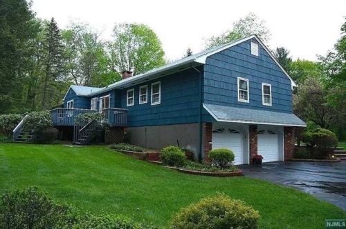 67 Deerfield Ter, Mahwah, NJ 07430-2822