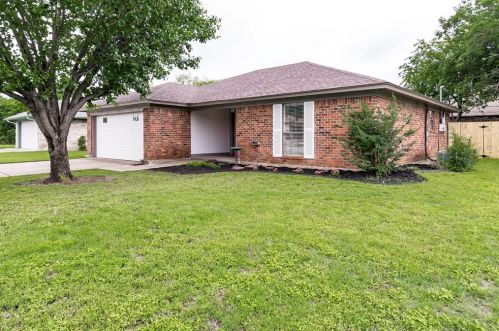 7428 Forrest Ln, Fort Worth, TX 76182-6005