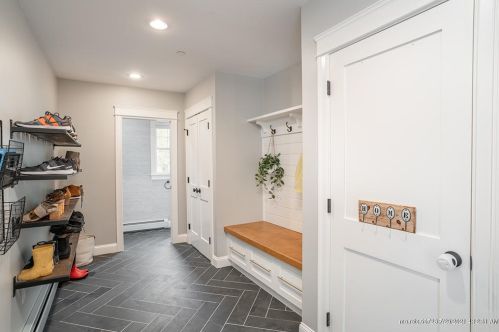 4 Alice St, Portland, ME 04103-2212
