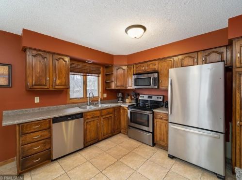 1889 Edgerton St, Saint Paul MN  55117-2447 exterior