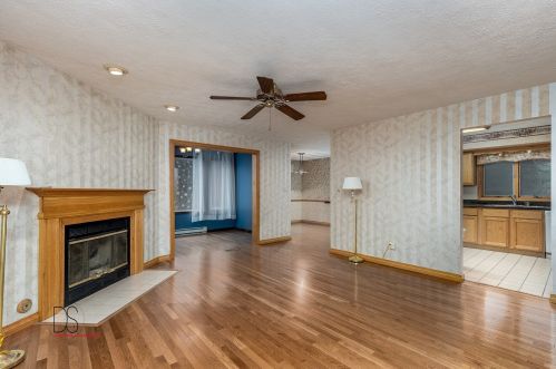 2423 Reynolds Manor Dr, Ottawa, IL 61350-1298