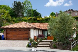 1657 Juniperhill Dr, Encinitas, CA 92024-4734