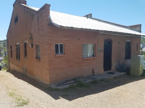 63 West St, Nogales, AZ 85621-2546