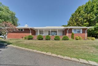 853 1st Ave, Raritan, NJ 08869-1310