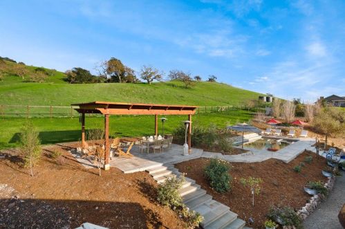 7670 Crews Rd, Gilroy CA  95020-9558 exterior