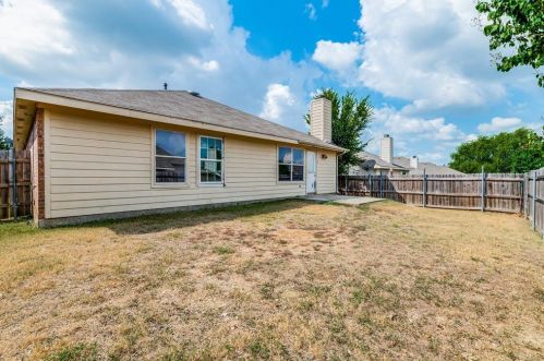 1233 Mountain Air Trl, Fort Worth TX  76131-5446 exterior