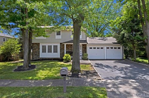 3 Frost Ave, Edison, NJ 08820-3260