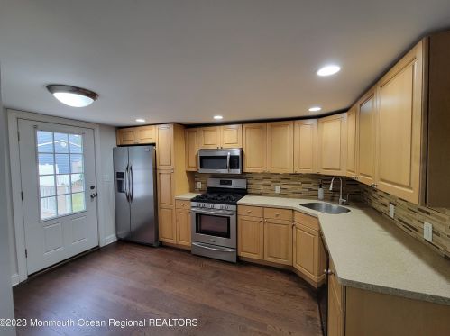 180 Morningside Ave, Middletown NJ  07748-5746 exterior