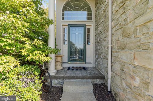 691 Royal View Dr, Lancaster PA  17601-2874 exterior