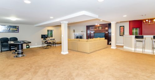 6919 Fieldstone Dr, Willowbrook IL  60527-5295 exterior