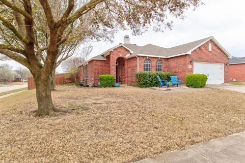 8401 Greylock Ct, Fort Worth, TX 76137-5912