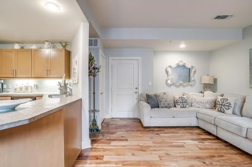 411 7th St, Fort Worth, TX 76102-3602