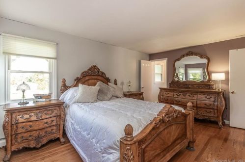 33 Camelot Dr, Upper Stepney CT  06468-2004 exterior