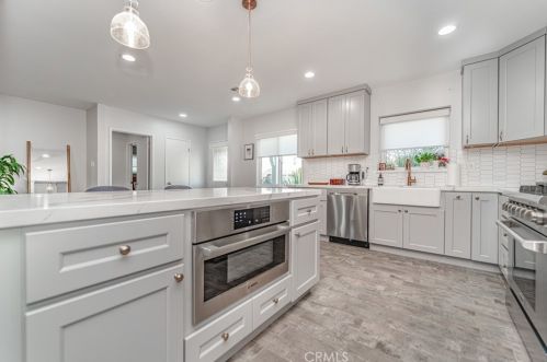 10231 Eglise Ave, Downey CA  90241-2920 exterior