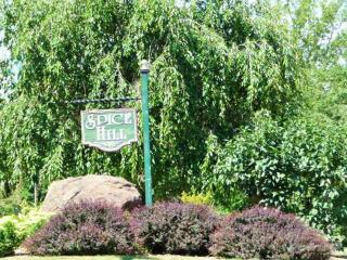 50 Spice Hill Dr, Wallingford, CT 06492-4332
