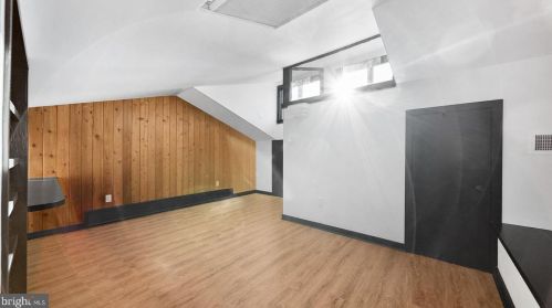 512 4 St, Philadelphia PA 19133-3105 exterior