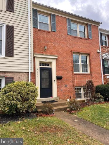 8023 Sleepy View Ln, Springfield VA  22153-2921 exterior