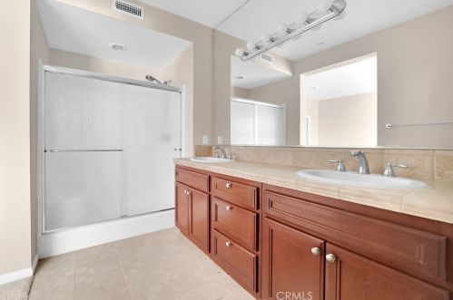 88 Dovetail, Irvine CA  92603-4202 exterior