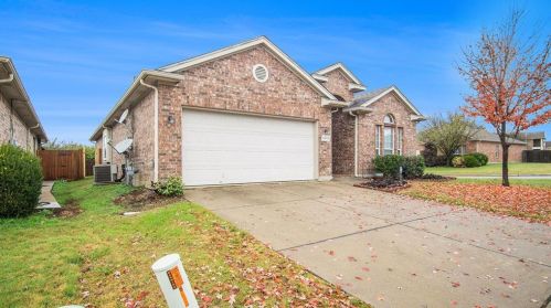 6233 Miranda Dr, Fort Worth TX  76131-1237 exterior