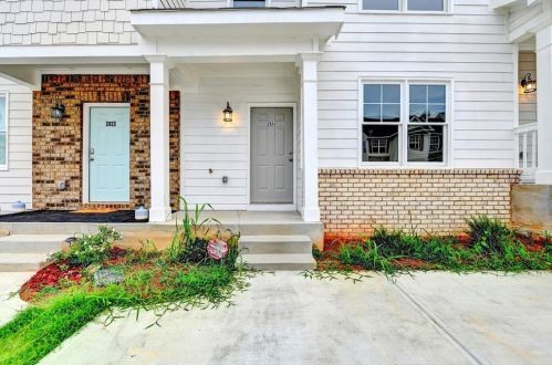 2824 Laurel Ridge Cir, Atlanta, GA 30344-8000
