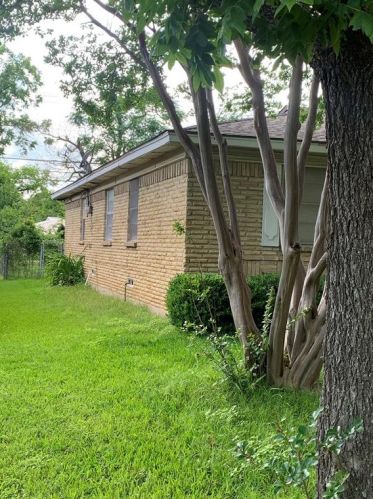1525 Gardenside Dr, Dallas TX  75217-3327 exterior