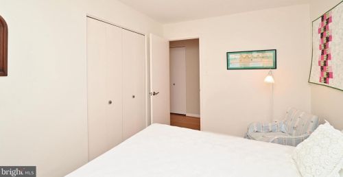 7724 Carrleigh Pkwy, Springfield VA  22152-1307 exterior