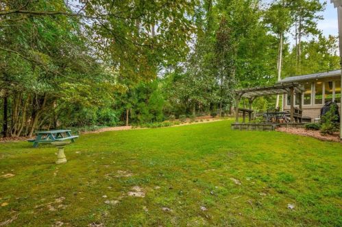 7290 Hunters Br Dr, Atlanta GA  30328-1719 exterior