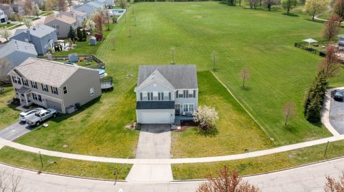 210 White Oak St, Pingree Grove, IL 60140-4002