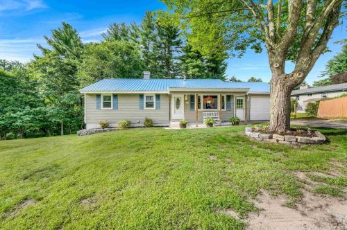 16 Edgewood St, Derry, NH 03038-4236